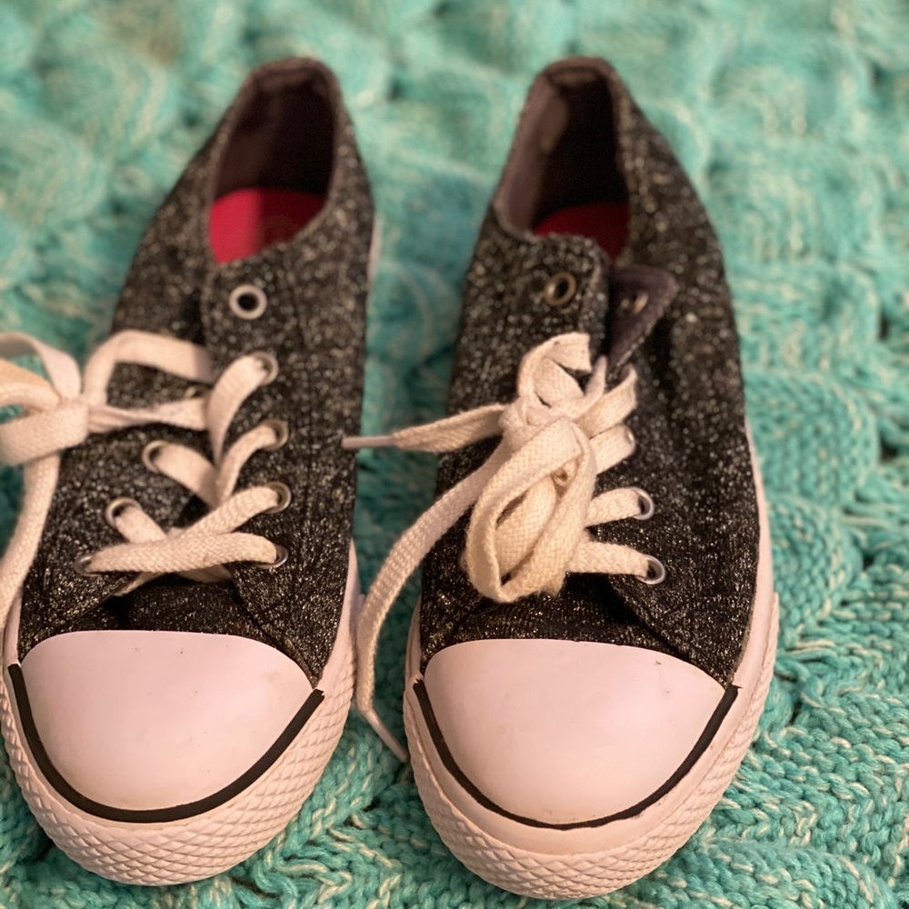 Girl’s size 3Y black sparkly airwalk sneakers